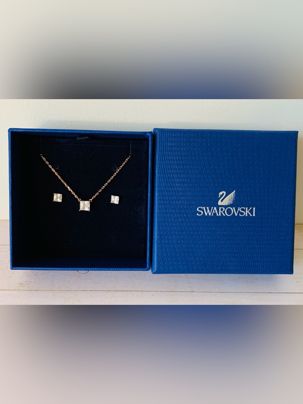 Swarovski Set: Attract Necklace 5510698 and Earrings 5509935